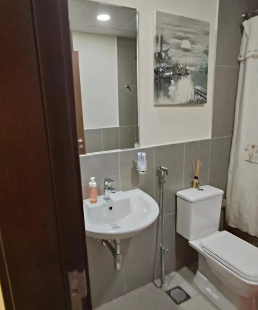 Modern Space In Prime Location Dubai Homestay